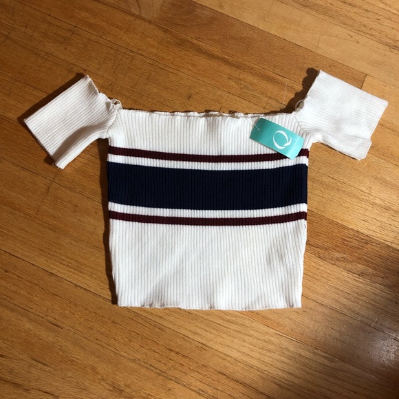 Tops - Ribbed off shoulder crop top